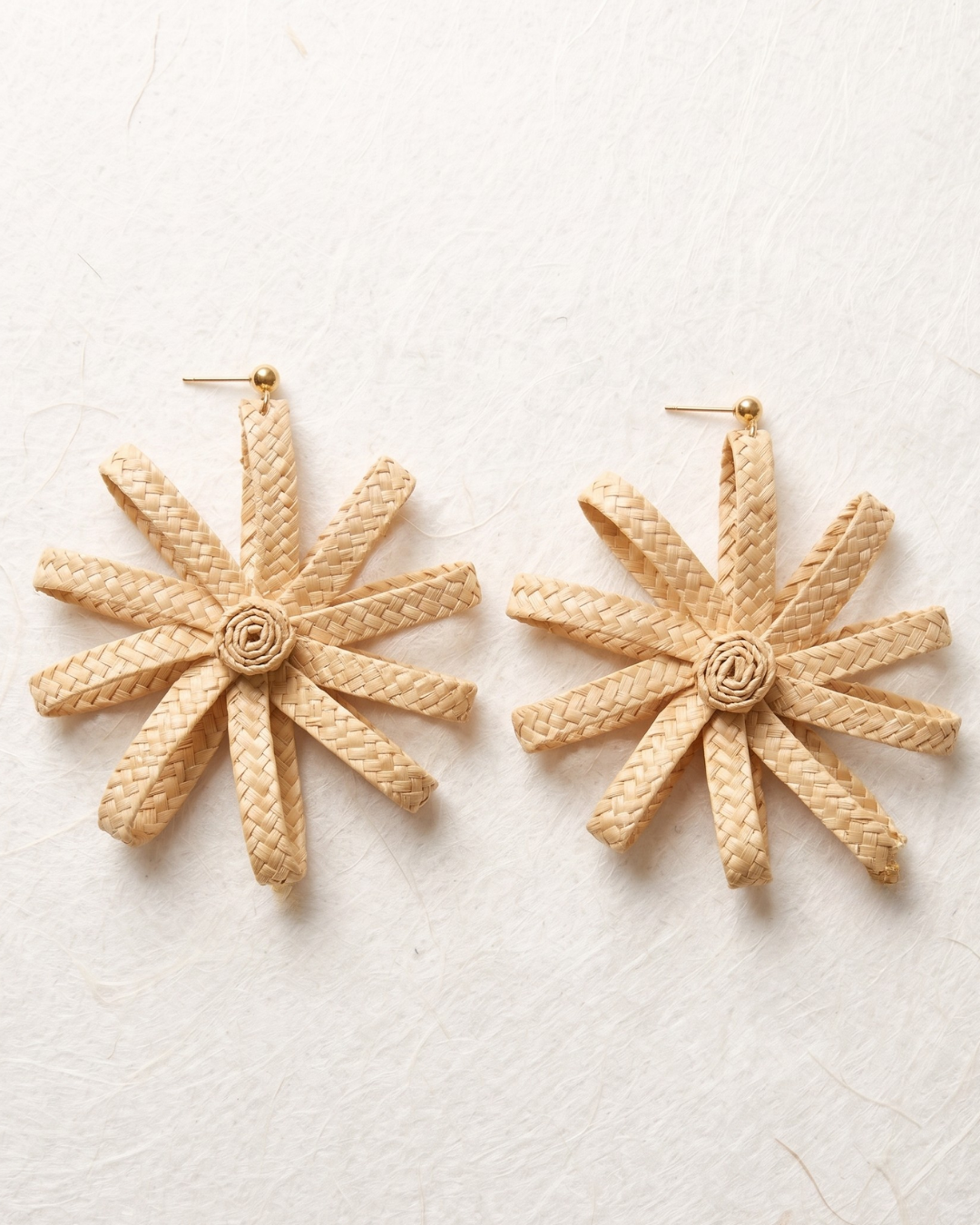 Pendientes Palma rafia trenzada natural flor grande artesanales Hanalima
