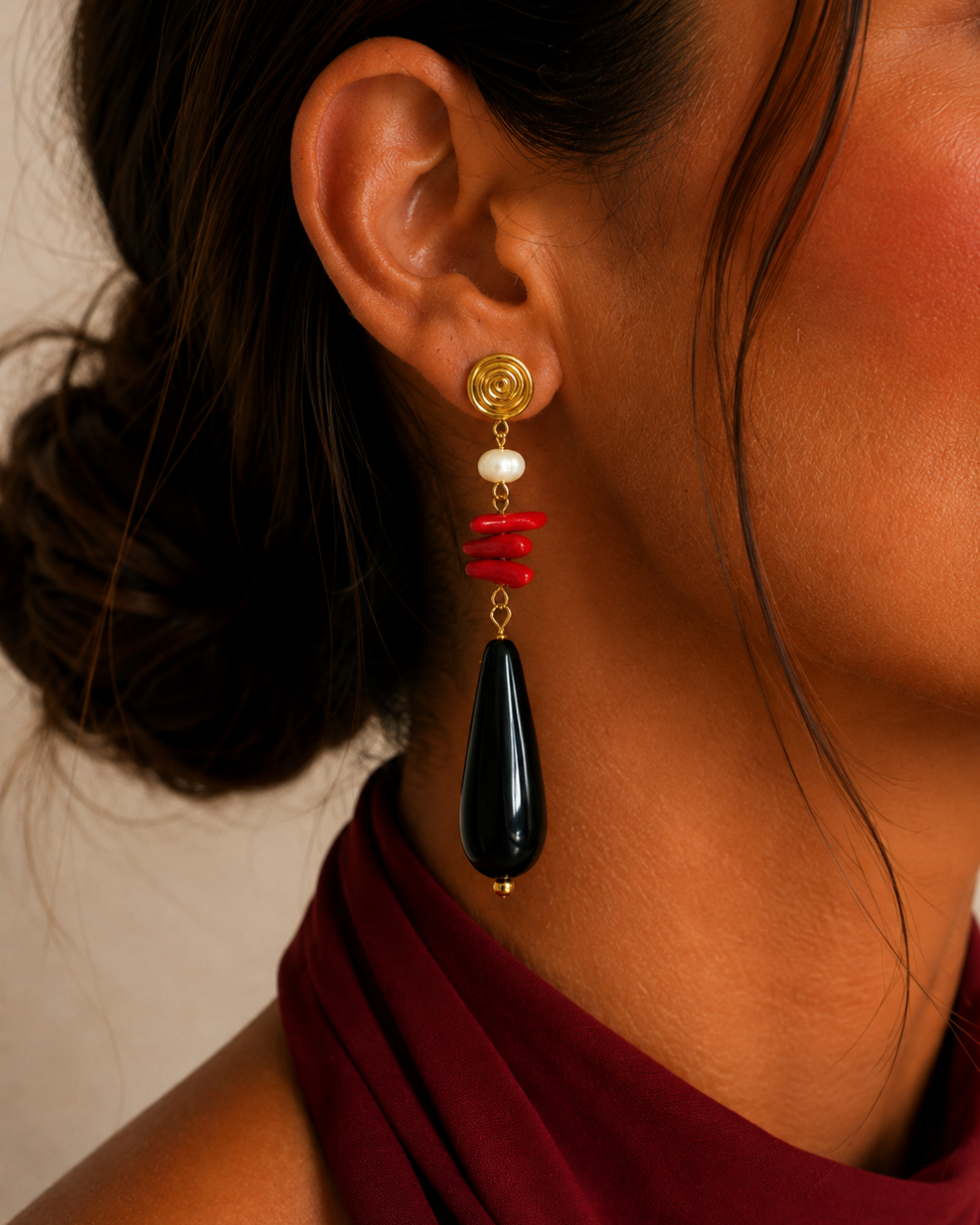 Pendientes largos rojos y azul marino de invitada de boda de Hanalima, artesanales y ligeros, modelo Luna