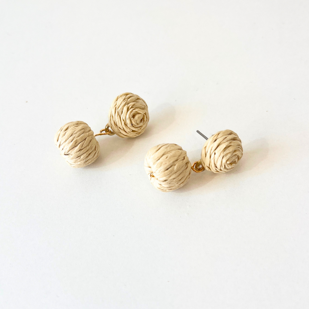 Pendientes Anna artesanales beige ligeros elegantes