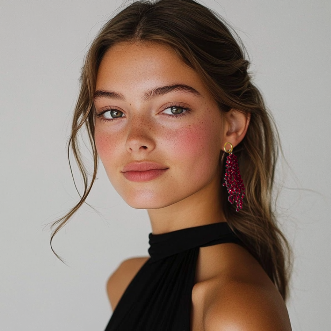 Pendientes Celine largos burdeos artesanos con cuentas brillantes para invitadas de boda y eventos