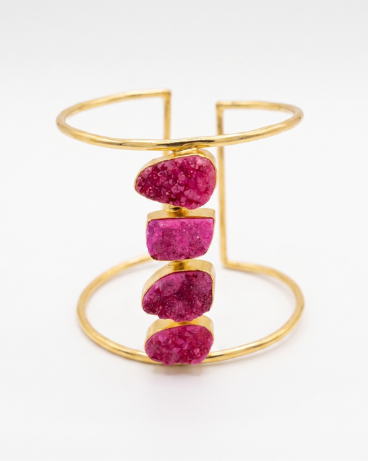 Brazalete Druzy Fucsia dorado piedras druzy artesanal hecho a mano Hanalima