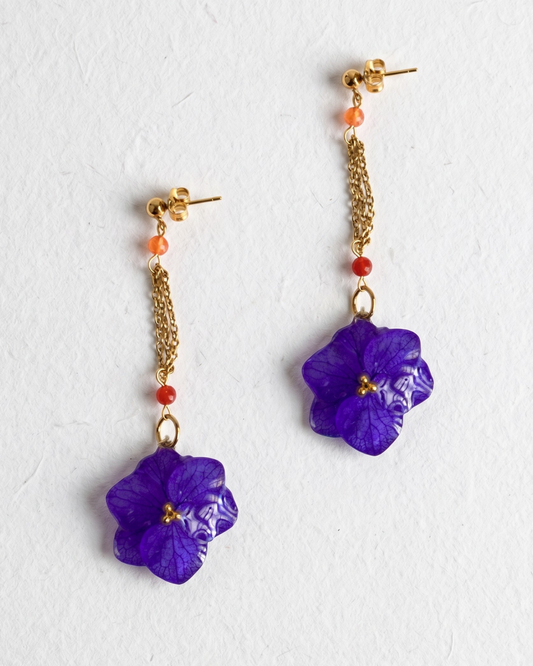 Pendientes Viola flor azul violeta cadena dorada artesanales Hanalima