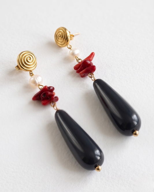 Pendientes Luna espiral dorado perla coral rojo gota onix negro artesanales Hanalima