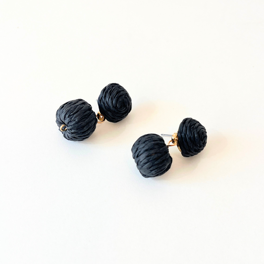 Pendientes Anna artesanales ligeros negros diseño original Hanalima